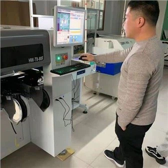 संख्यात्मक नियंत्रण इलेक्ट्रॉनिक्स को उठाता है और रखता है